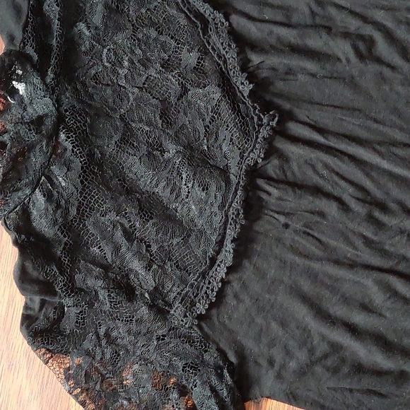 Lacy top - Picture 2 of 7